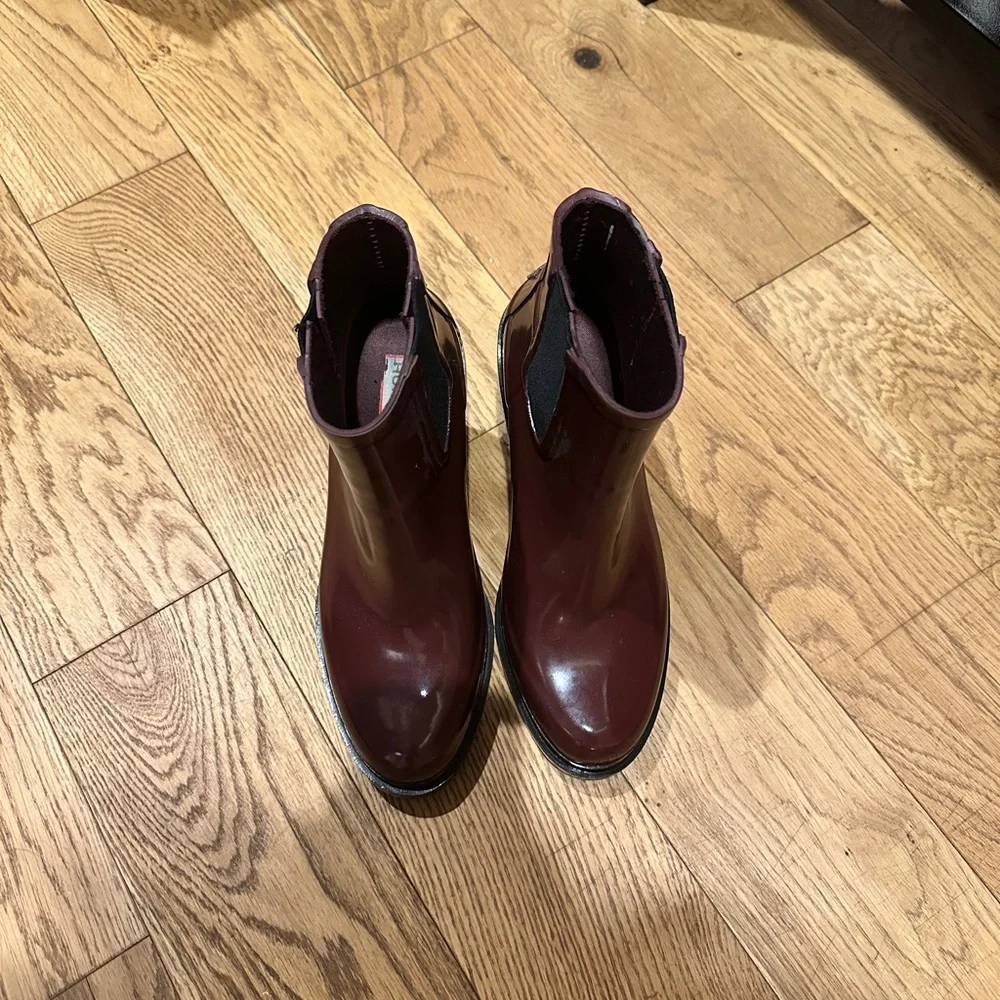 Hunter Red Heeled Boots with Chunky Heel and Natural Rubber Latex Finish - Picture 3 of 3